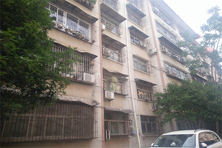 佛山中学附近弘盛华庭3室2厅2卫95万122m2精装修出售